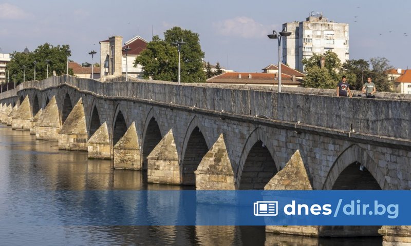 По неофициална информация в Свиленград са били претърсени 2 адреса - офис сграда