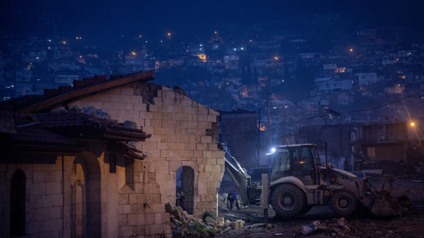 Турция и Сирия ще носят с десетилетия последиците от мощния трус преди година