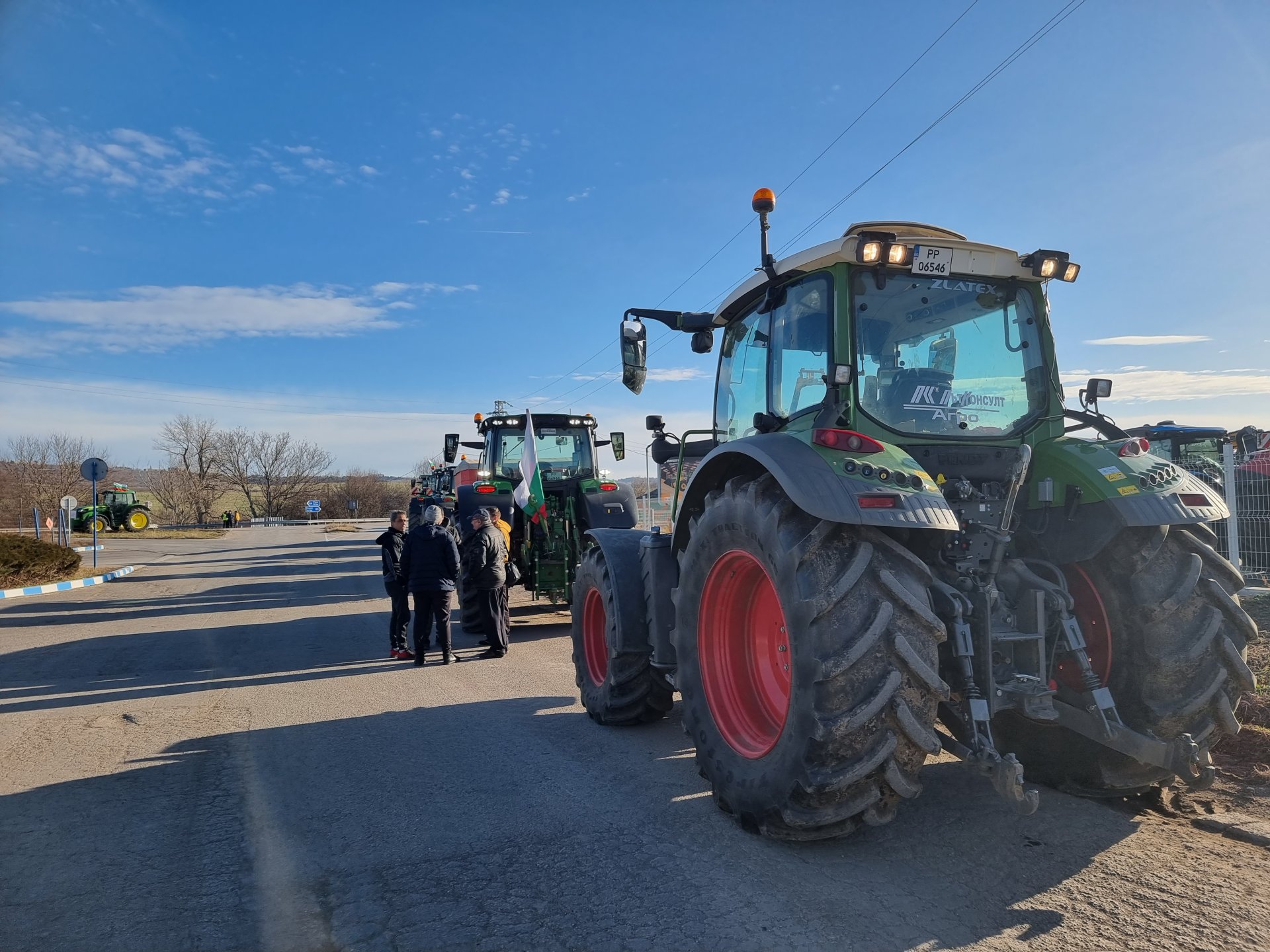 Земеделски производители от област Разград на път за изхода на село Гецово
