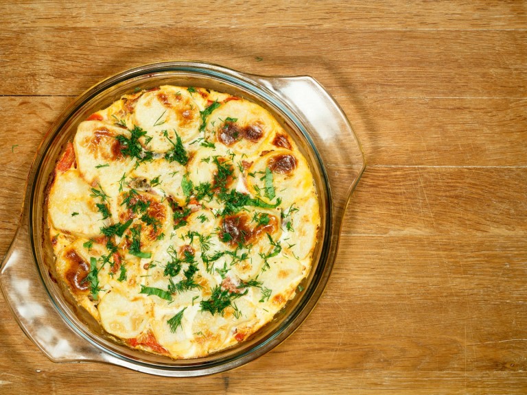 Огретен с патладжани, картофи и козе сирене