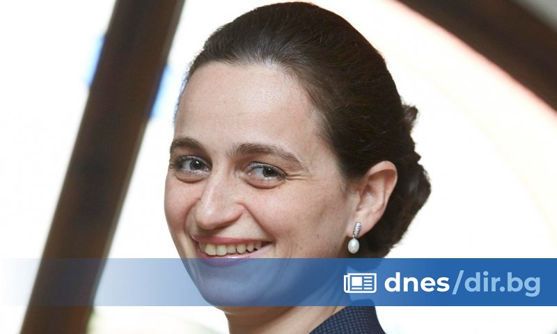 Йорданка Чобанова е българска гражданка и притежава задълбочени умения в