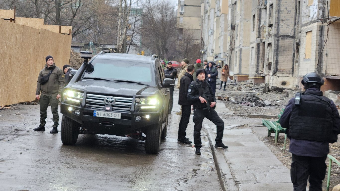 Българската делегация в Киев попадна под обстрел, Росен Желязков и депутатите се скриха в бомбоубежище