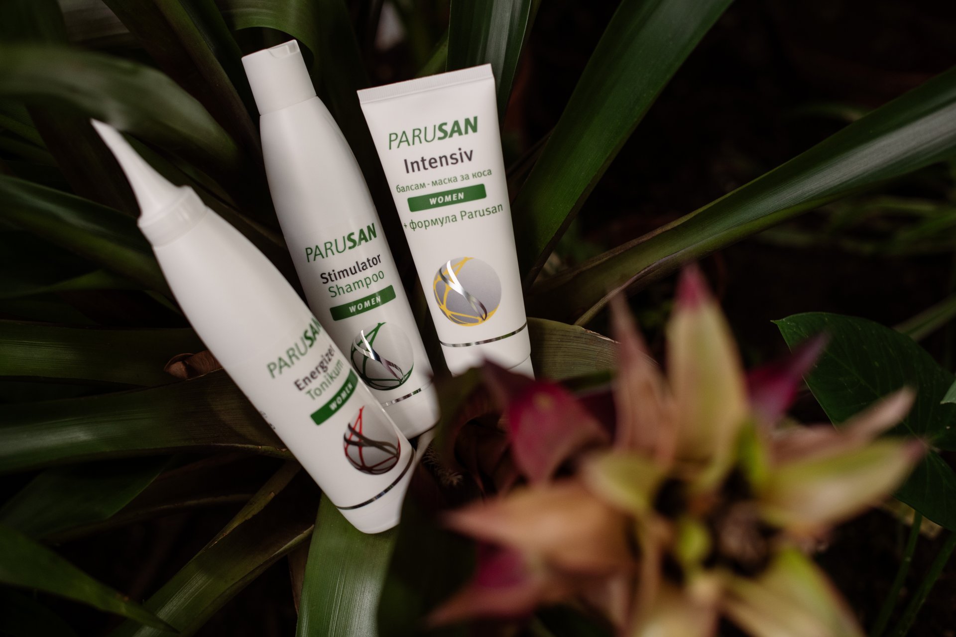 Серията продукти Parusan е създадена така, че да осигури всеобхватна грижа за здравето и красотата на косата, кожата и ноктите, справяйки се ефективно с причинителите на най-честите проблеми при тях.