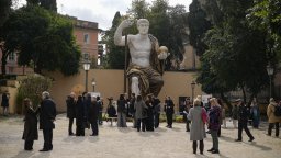 В Рим беше открита колосална репродукция на статуята на император Константин