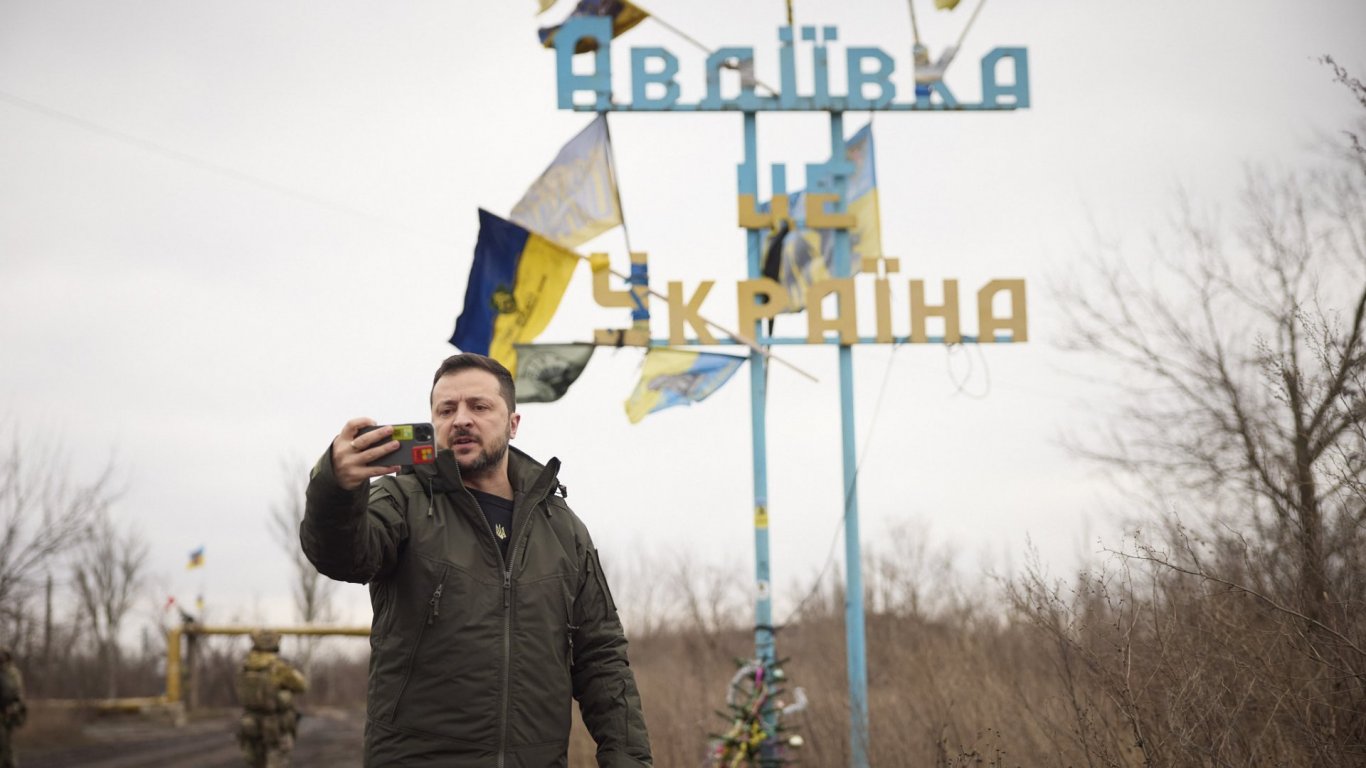 Украинско отстъпление от Авдеевка, руските позиции са там, където Зеленски си направи селфи