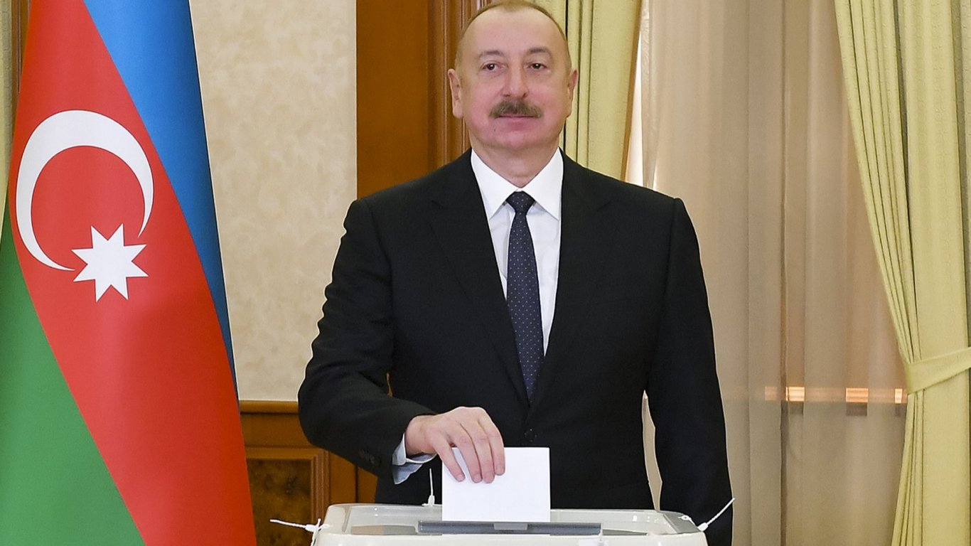 Екзитпол дава убедителна победа за Илхам Алиев на изборите в Азербайджан