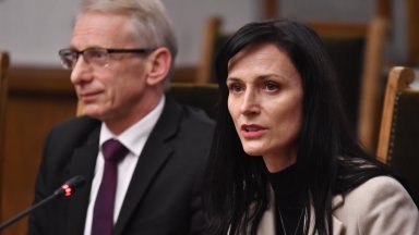 На конкретен въпрос дали би отстъпила външното министерство на акад