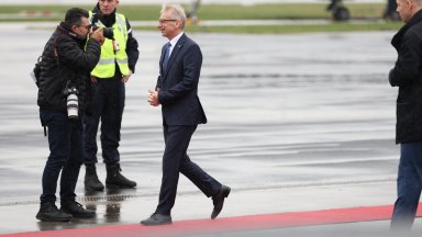 Той ще се срещне днес с премиера на страната Марк