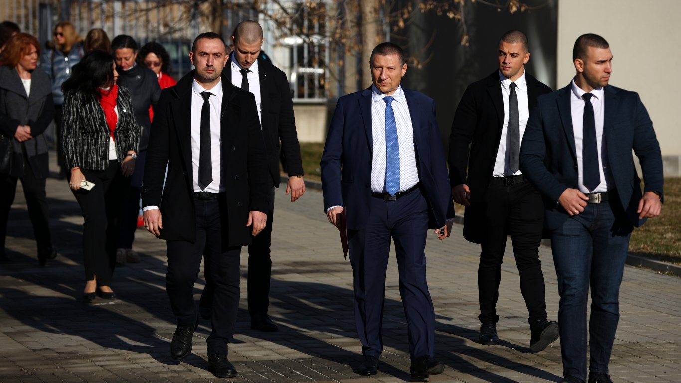 Сарафов и екип от 21 обвинители влязоха на ревизия в Софийската районна прокуратура