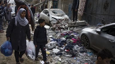 Израел бомбардира пренаселения град Рафах въпреки предупрежденията на САЩ