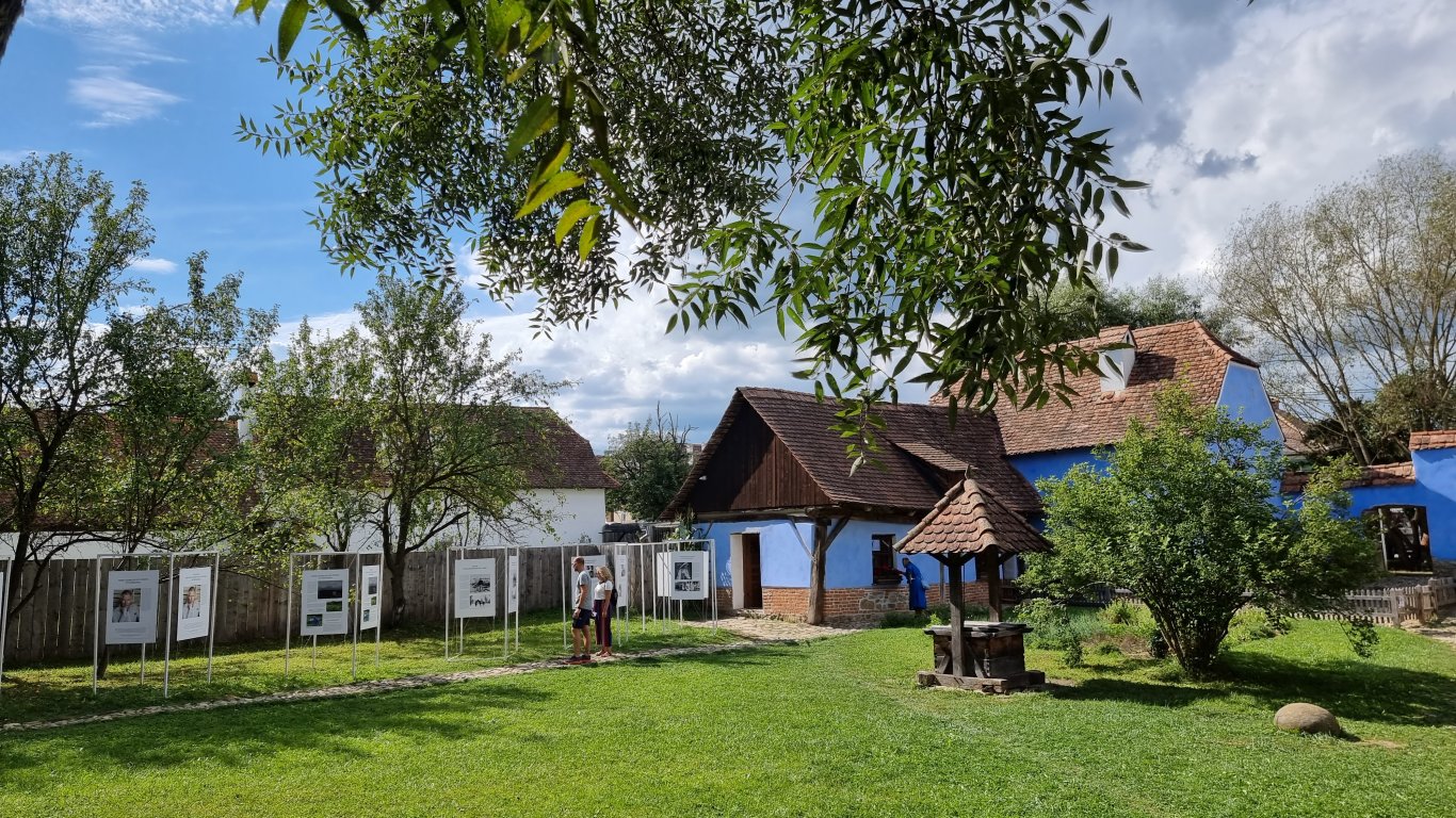 В румънското село Вискри се молят за здравето на  Чарлз Трети