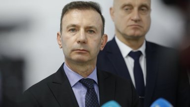 Обръщам се към Вас с цялото си уважение и за