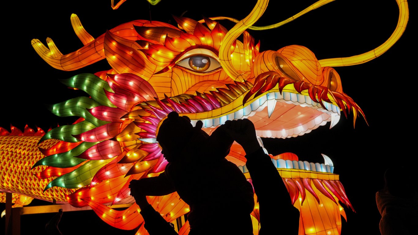 Китайската лунна нова година: Ще оцелее ли традицията?