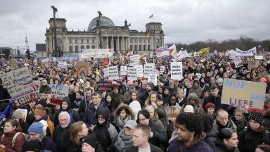 Хиляди германци отново демонстрираха срещу десния екстремизъм