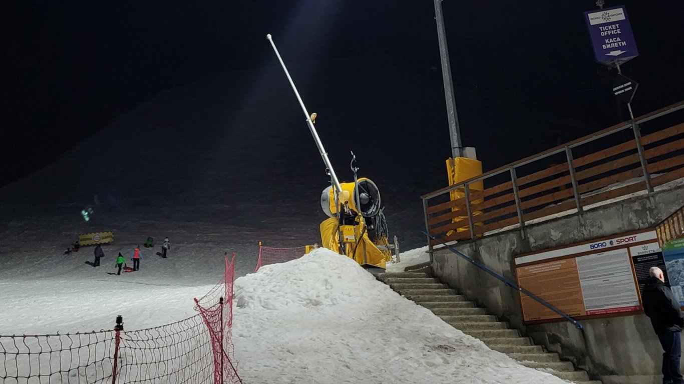 Откриха тялото на сноубордиста, затрупан от лавина на Боровец. Карал по затворена писта