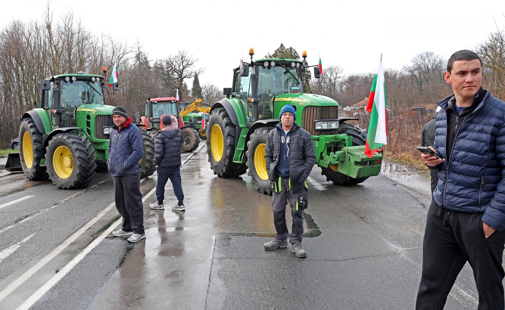 Земеделски производители отново блокираха пътя Варна - Бургас