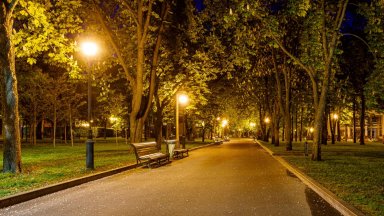 Кметът Терзиев: Оправихме осветлението в два парка, садим и люляци на гробищата