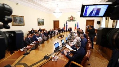 Премиерът в оставка акад Николай Денков вицепремиерът в оставка Мария