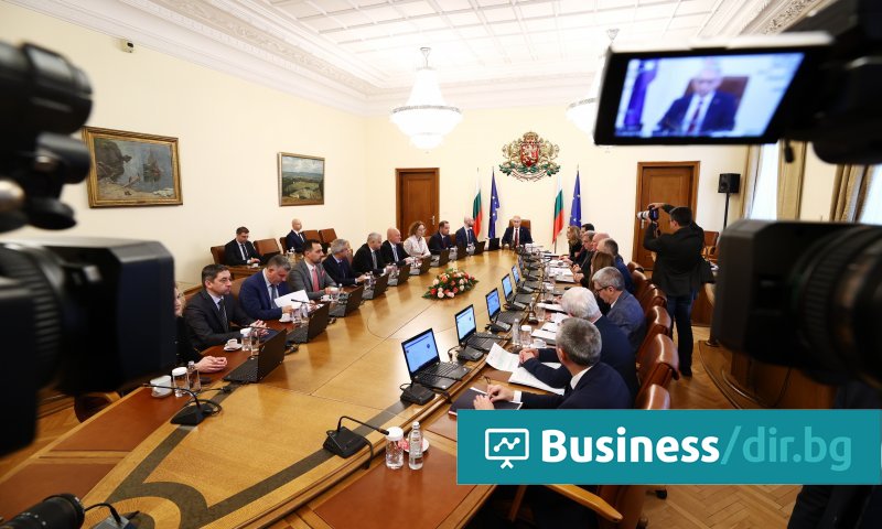 Премиерът в оставка акад. Николай Денков, вицепремиерът в оставка Мария