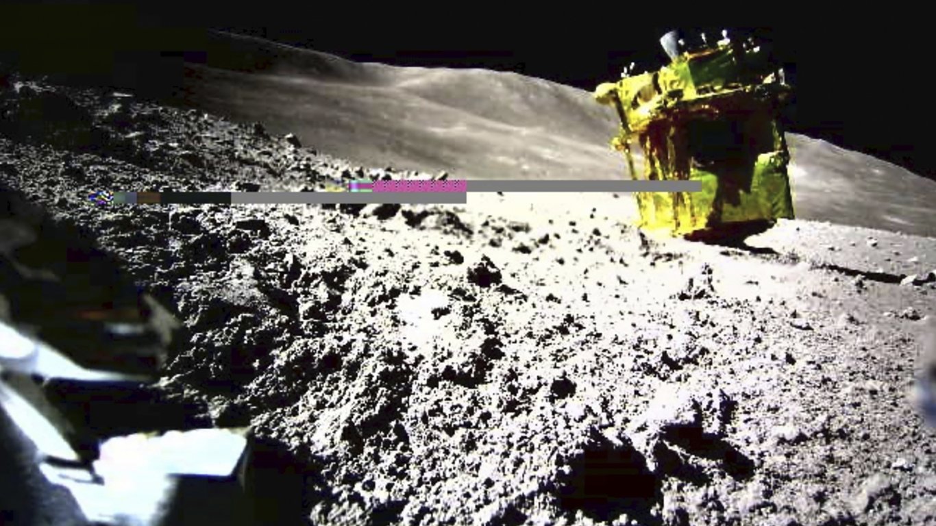 Японският модул SLIM преживя втората си нощ на Луната