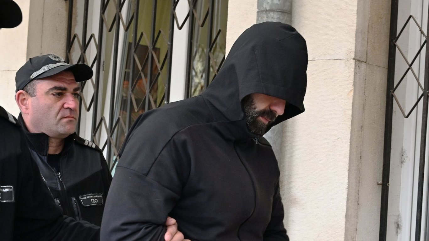 Задържаният с подкуп общински служител във Варна остава в ареста