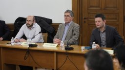 Депутати поискаха от АКФ имена на магистрати, разрешавали СРС-та в полза на Божанов