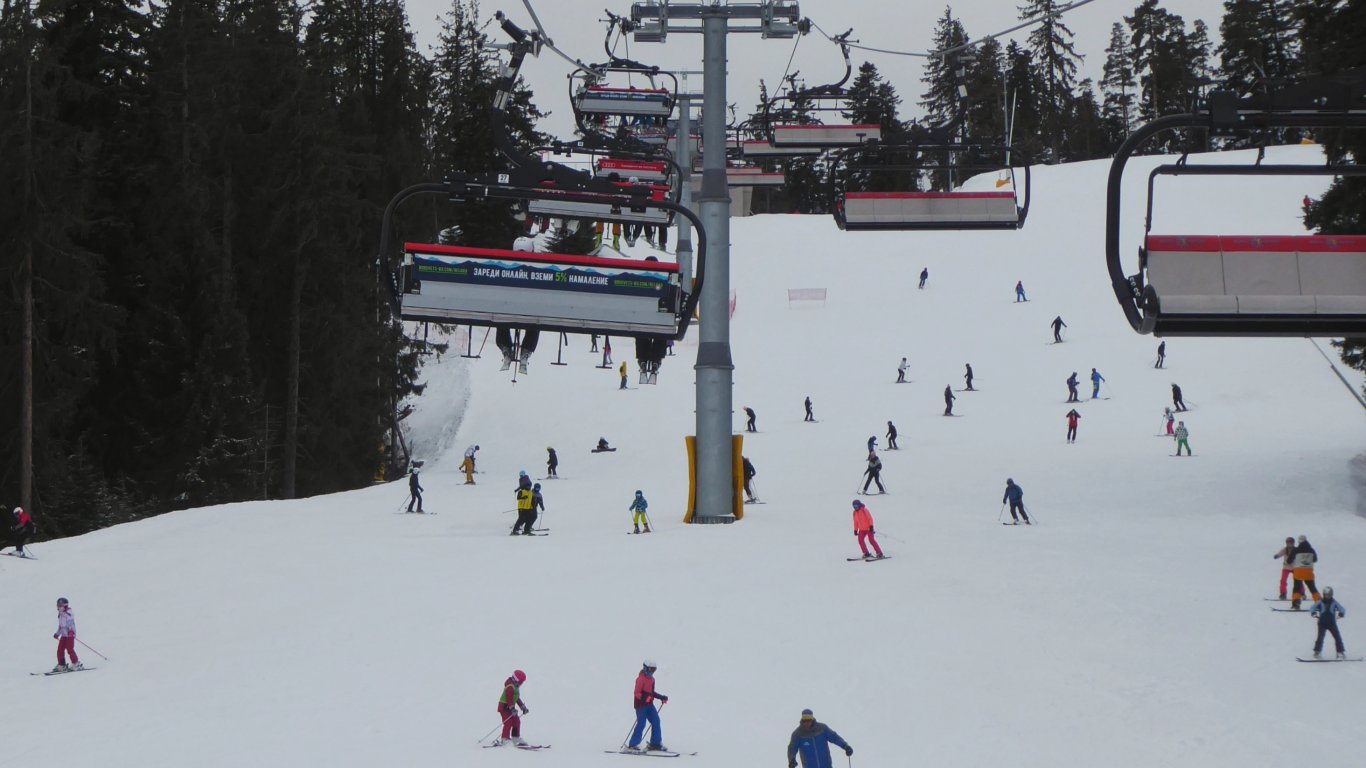 Планинските спасители предупреждават туристите да не навлизат в лавиноопасни зони