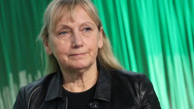 "Политико": Следи от шпионски софтуер в телефоните на Елена Йончева и френски евродепутат