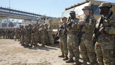 Тексас изгражда военна база на границата с Мексико за справяне с миграцията