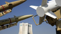 Иран представи свои нови оръжия за противовъздушна отбрана