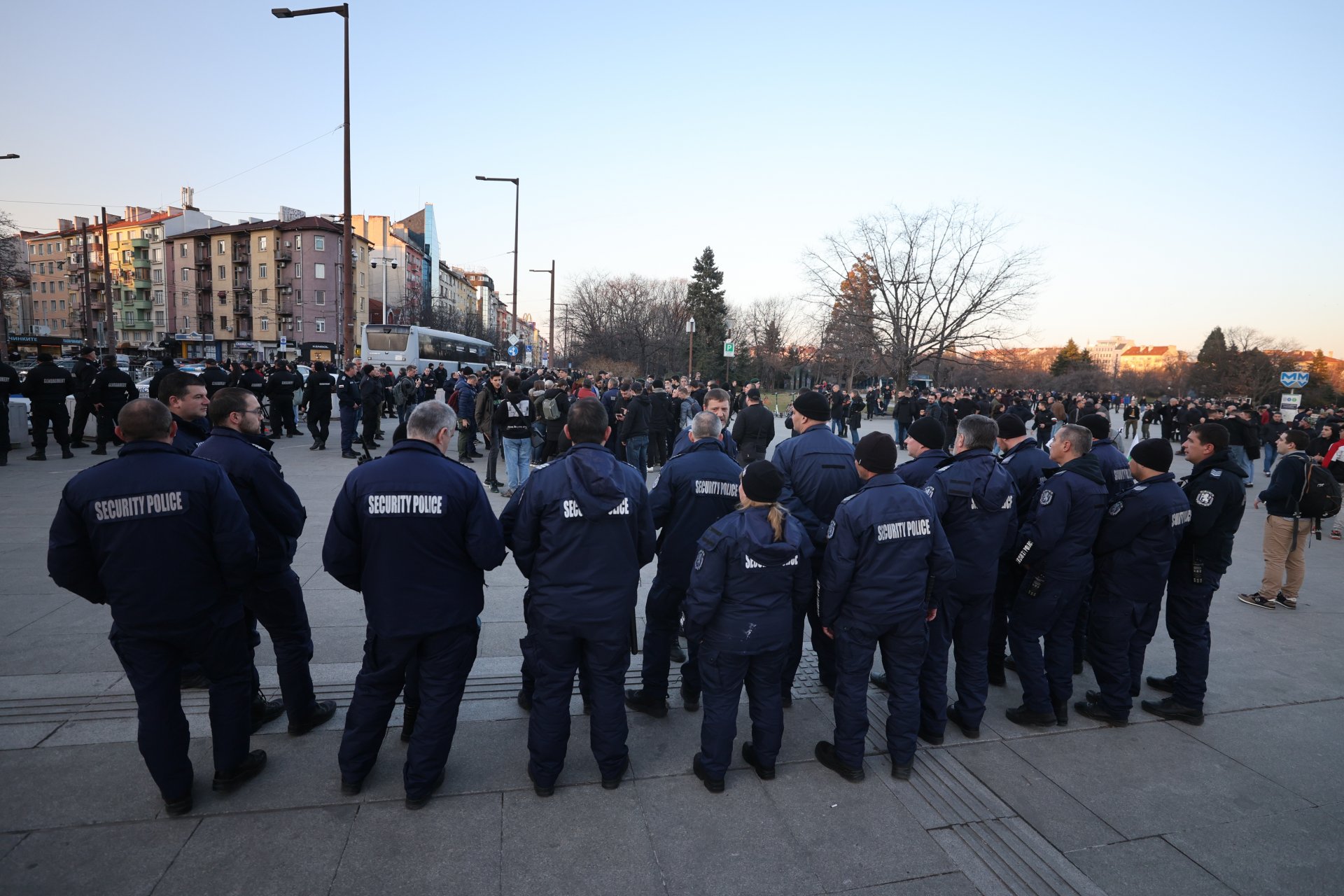 В района на НДК се проведе акция в подкрепа на Луковмарш, организирана от Български национален съюз, под наслов "Забранен, но не забравен"