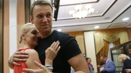Награждават Навални посмъртно и съпругата му Юлия с германски приз за демокрация