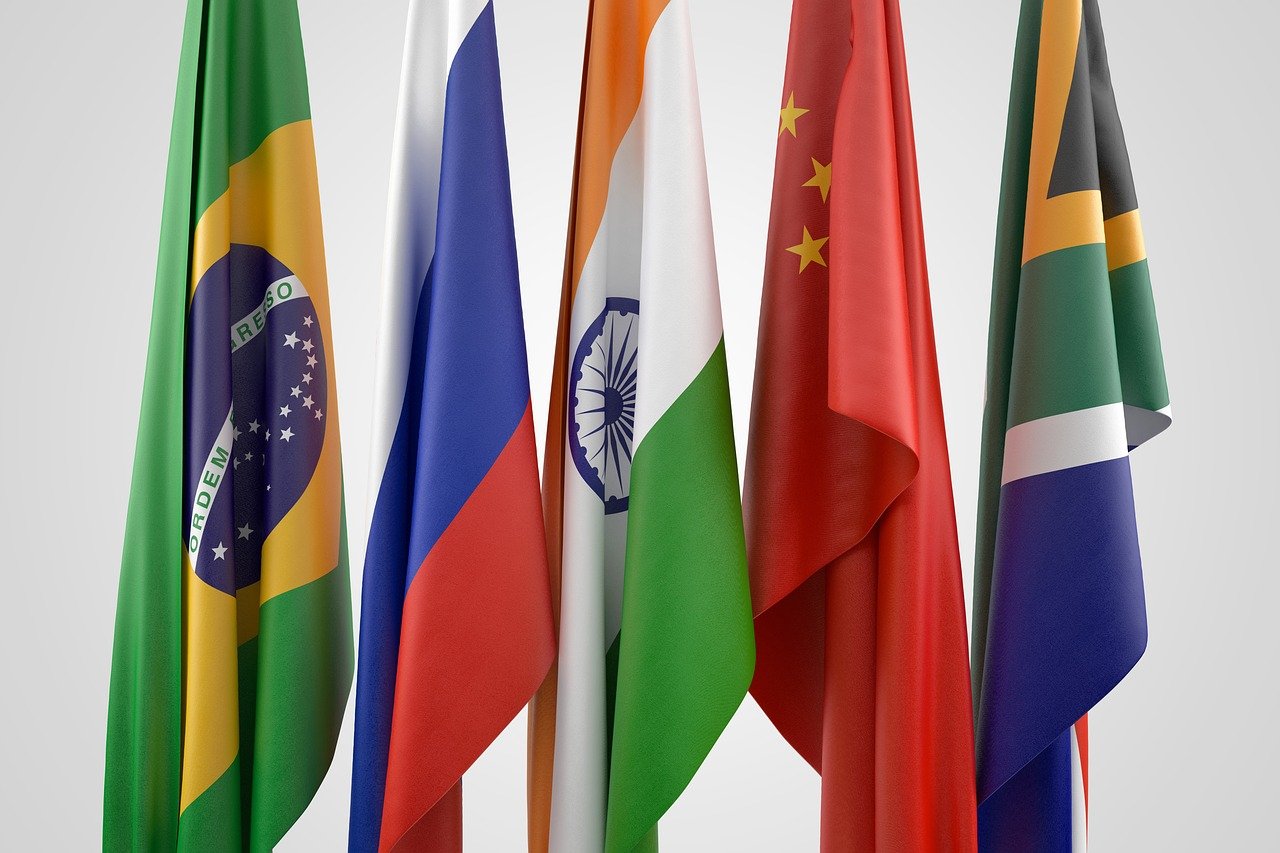 БРИКС - националните флагове на страните основателки: Бразилия, Русия, Индия, Китай и Република Южна Африка