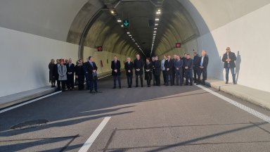 Откриха "Железница" - най-модерния и най-дългия тунел в България (снимки/видео)