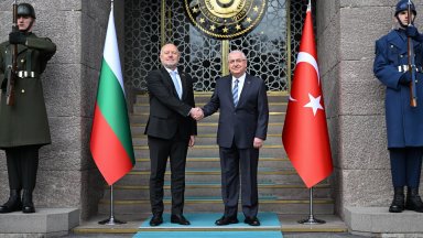 Тодор Тагарев се срещна с турския министър на отбраната при закрити врата в Анкара 