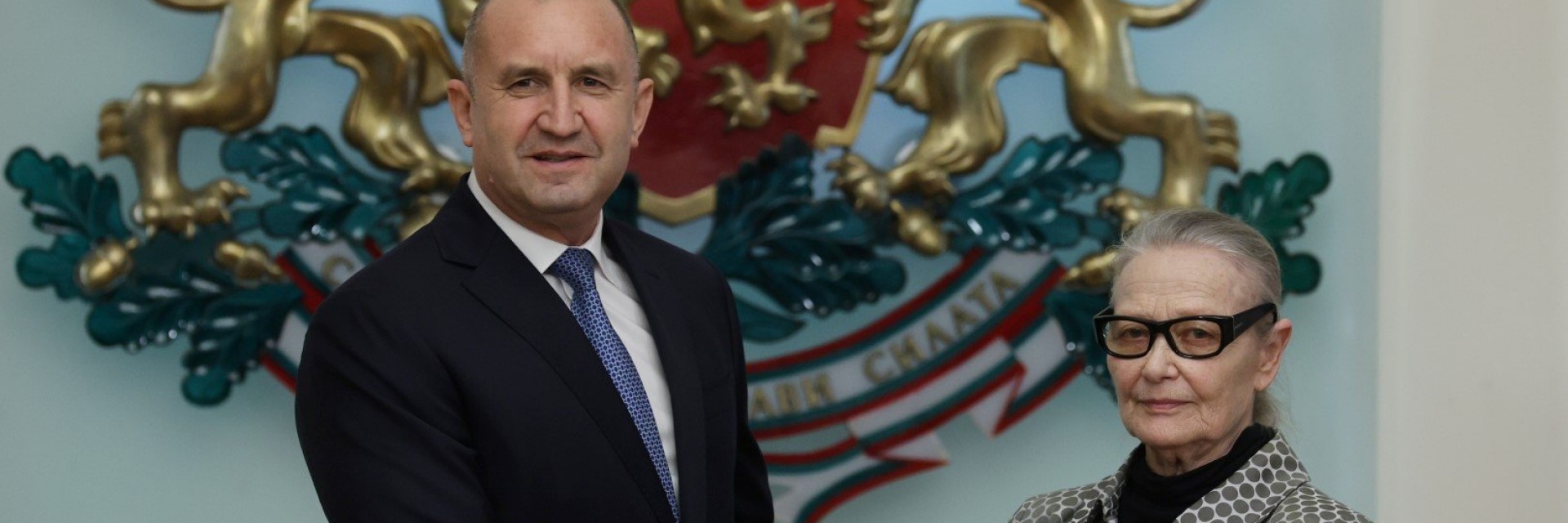 Цветана Манева с Почетния знак на президента: Усещам, че имаме дълг към всичките деца на България