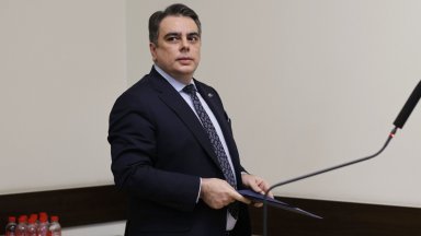 Василев посочи че той и премиерът в оставка Николай Денков