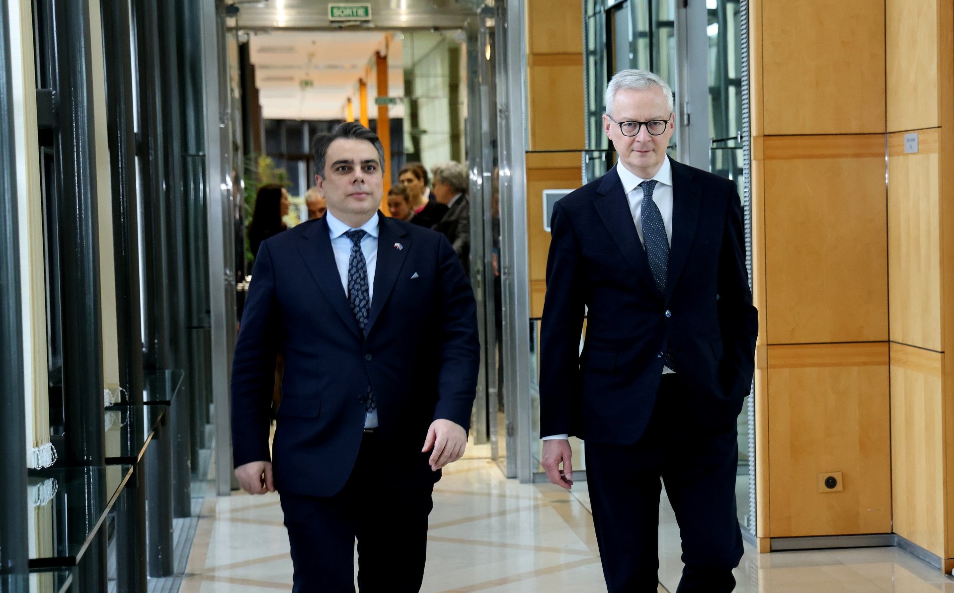 Министърът на финансите Асен Василев и френският министър на икономиката, финансите и индустриалния и цифров суверенитет Брюно Льо Мер