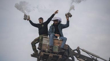 Снимки от протеста Пчеларите които се събраха тази сутрин пред