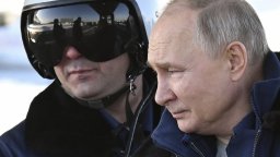 Путин летя на най-големия свръхзвуков бомбардировач в света (видео)