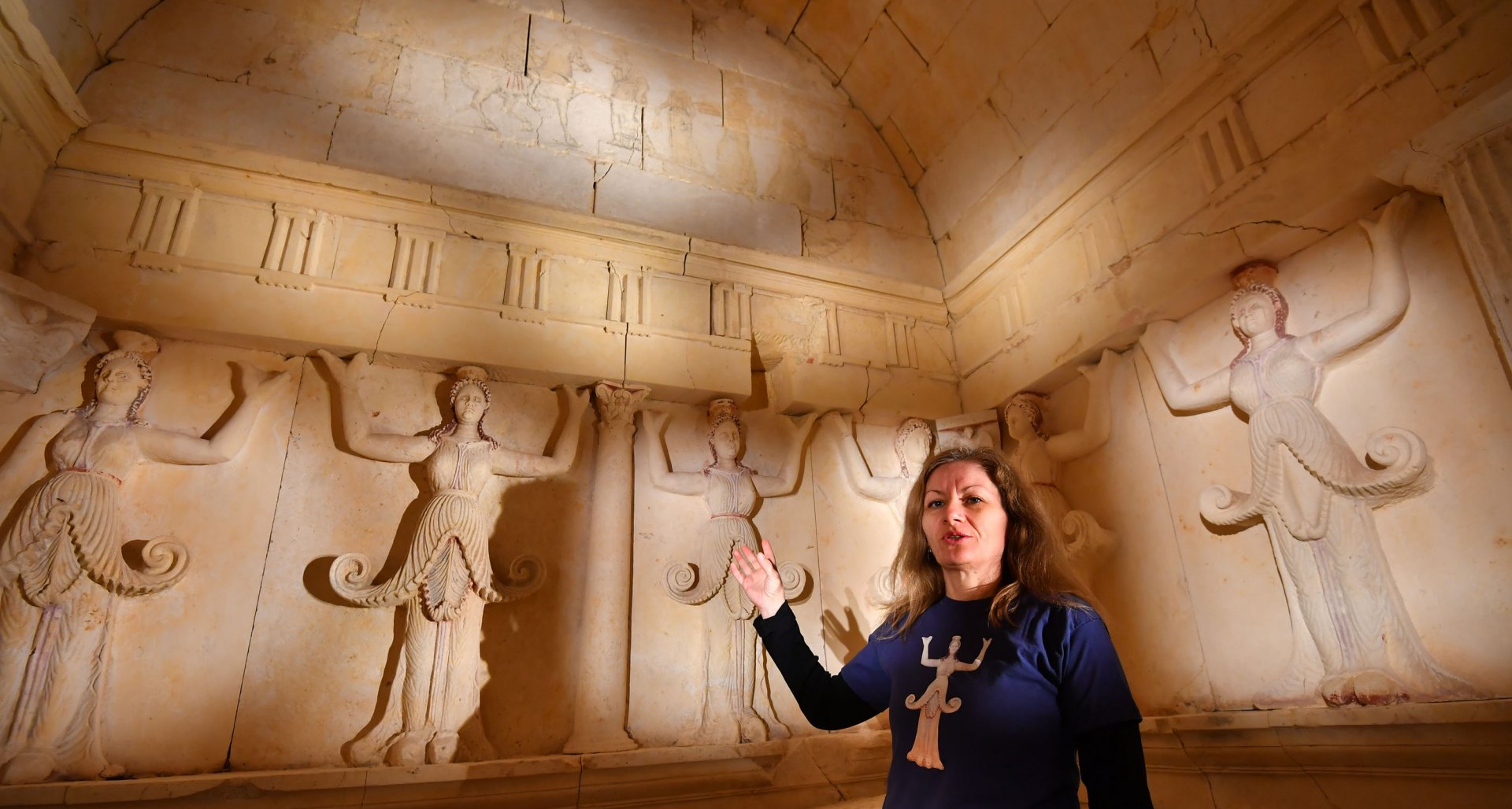 Главният екскурзовод в Исторически музей – Исперих Елена Димитрова представя световно известният паметник на културата
