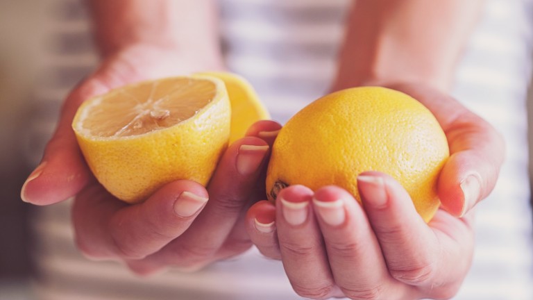 Всичко опира до теглото: Как да изберете най-сочните лимони