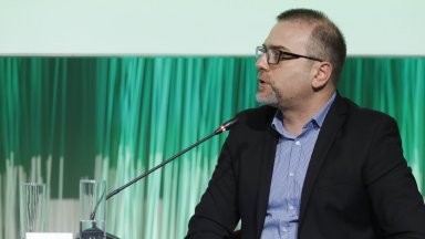 Във всеки епизод основателят на Маги Малеева и водещи експерти