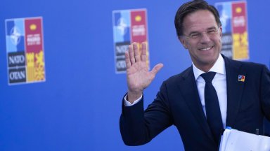 Медиите отбелязват че Рюте и Де Кро са от семейството