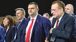 При драконовски мерки за сигурност и без Доган се проведе конференцията на ДПС (снимки/видео)