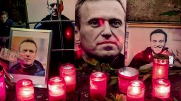 Тялото на Навални е предадено на майка му, съобщи говорителката му