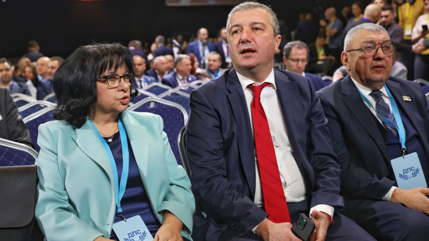 Теменужка Петкова и Драгомир Стойнев сред гостите на форума