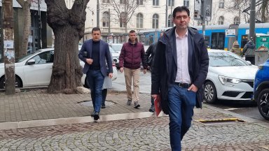 На 9 февруари ръководството на БСП свали доверието си от