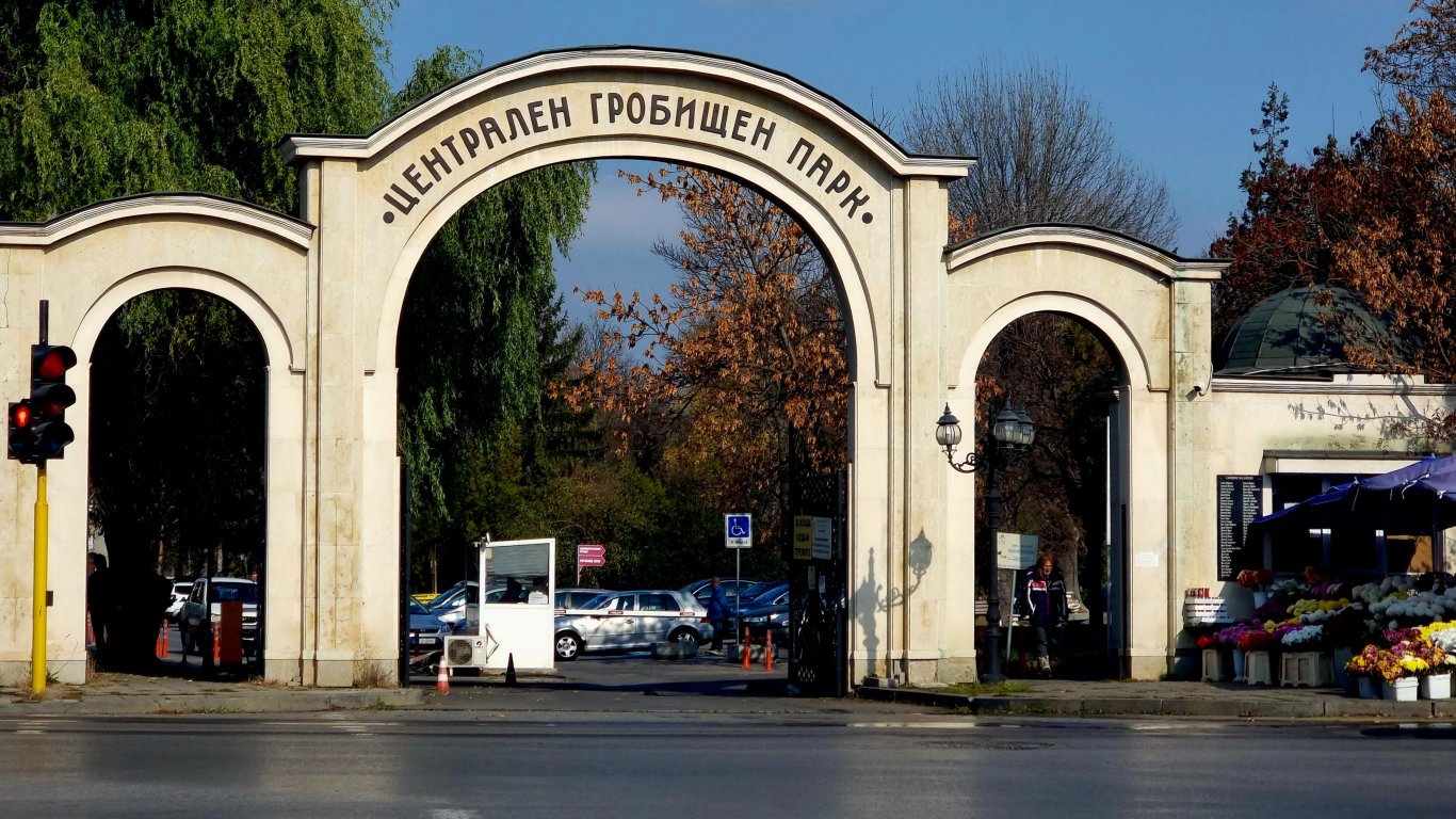 Пускат допълнителен транспорт на съботната Задушница в София 