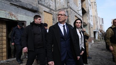 Българският премиер посети разрушенията в Соломянския район причинени от руския